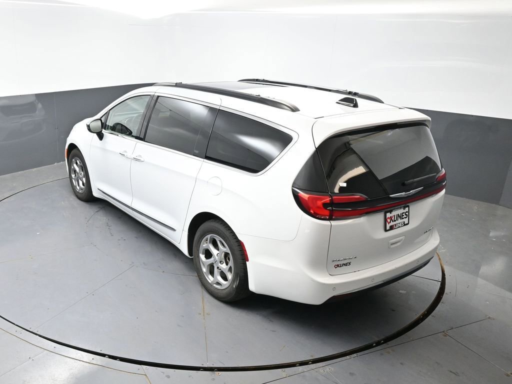 Used 2023 Chrysler Pacifica Limited FWD image 50