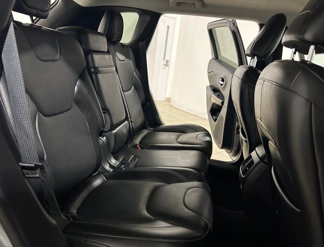 Used 2019 Jeep Cherokee Limited w/ Luxury Group image 15