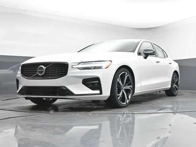 Used 2025 Volvo S60 B5 Plus FWD image 37