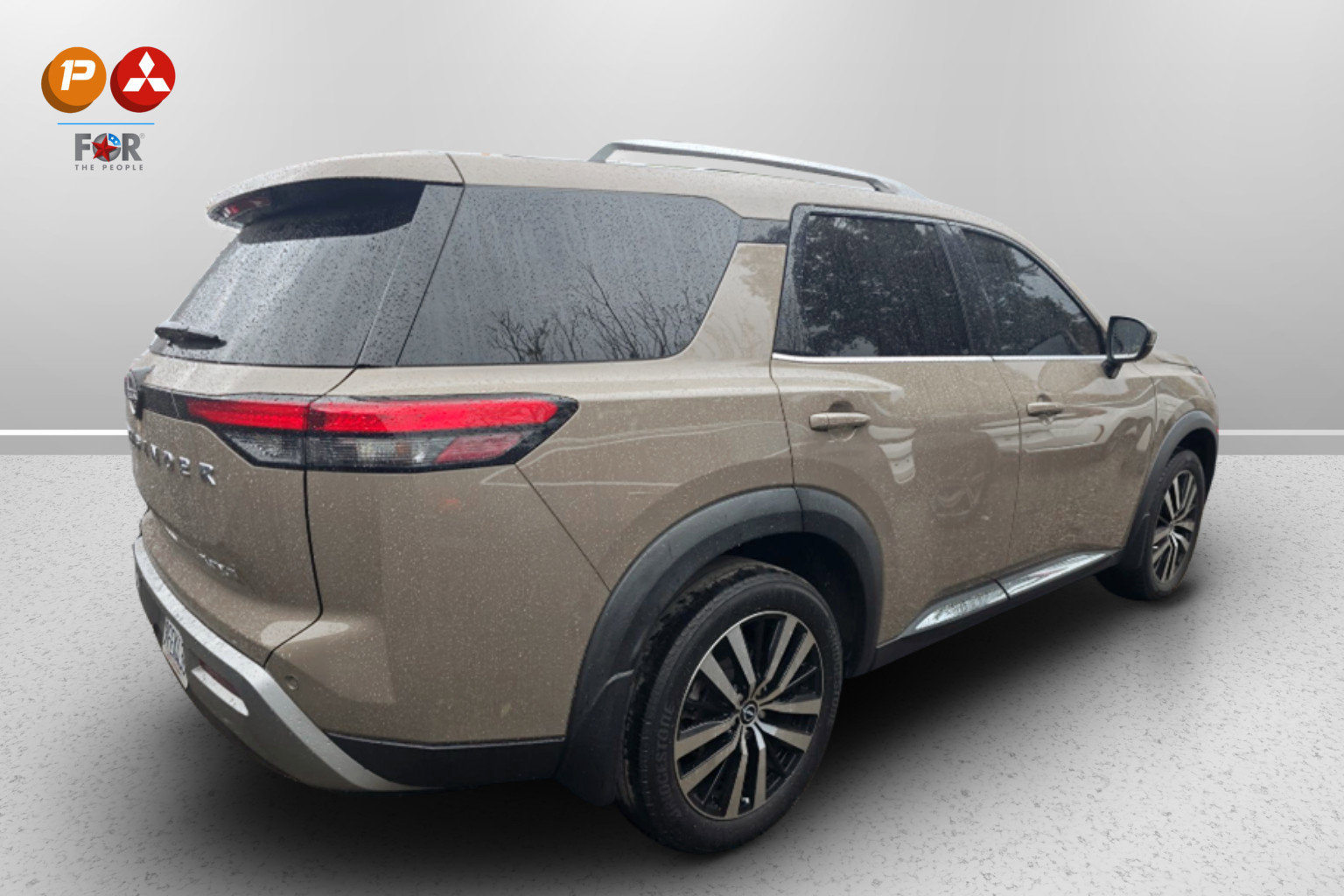 Used 2023 Nissan Pathfinder Platinum image 2