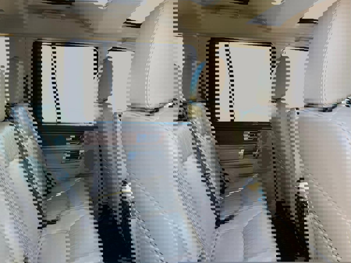 Used 2016 Land Rover LR4 HSE LUX image 36