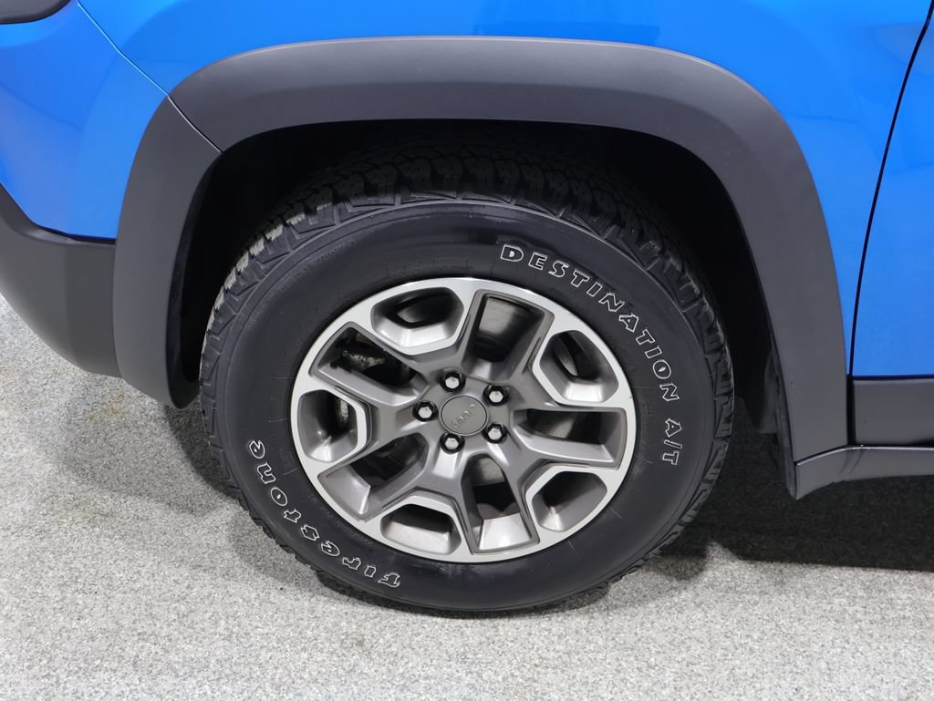 Used 2021 Jeep Cherokee Trailhawk AWD/4WD image 9