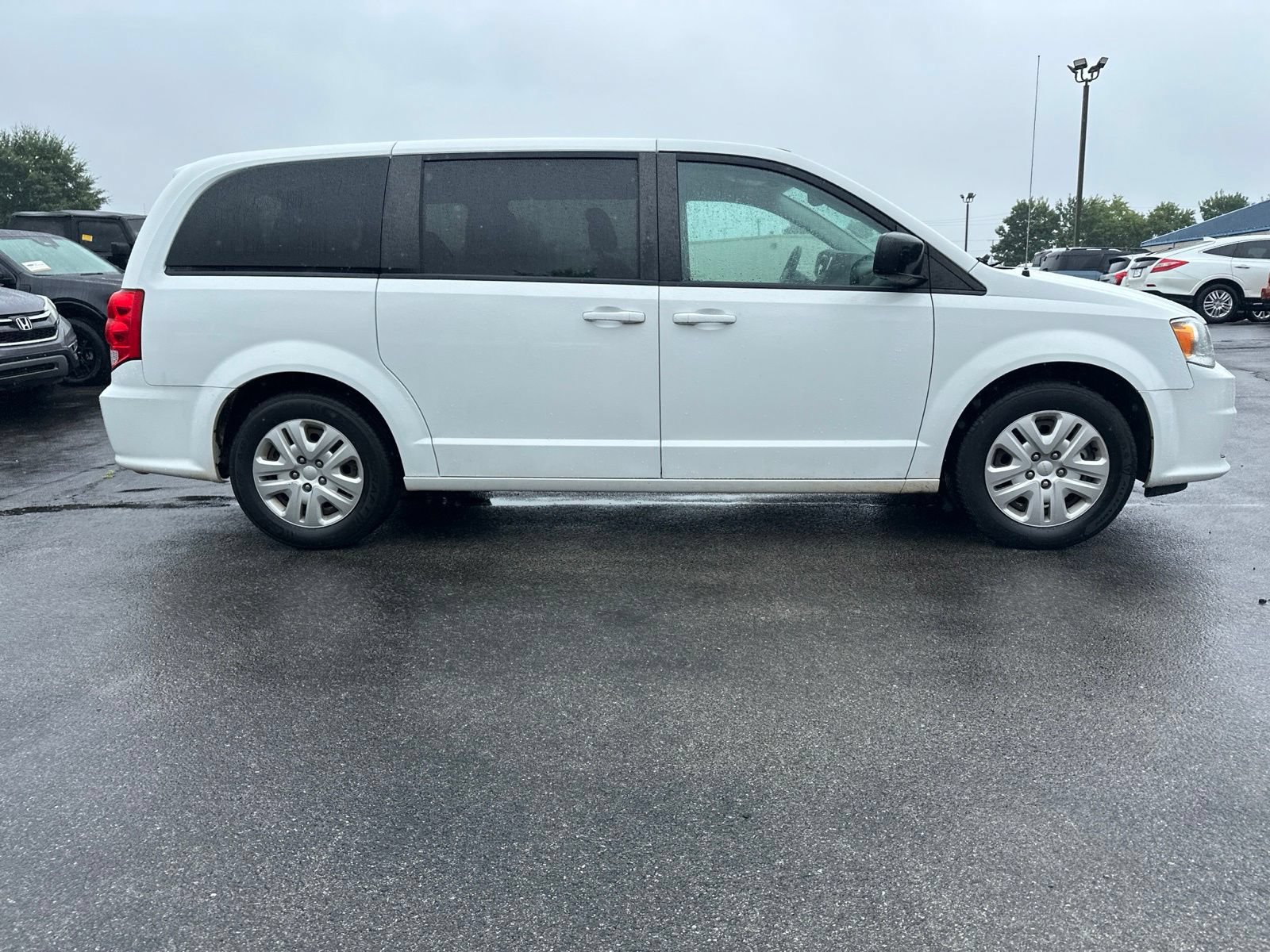 Used 2018 Dodge Grand Caravan SE w/ UConnect Hands-Free Group FWD image 4