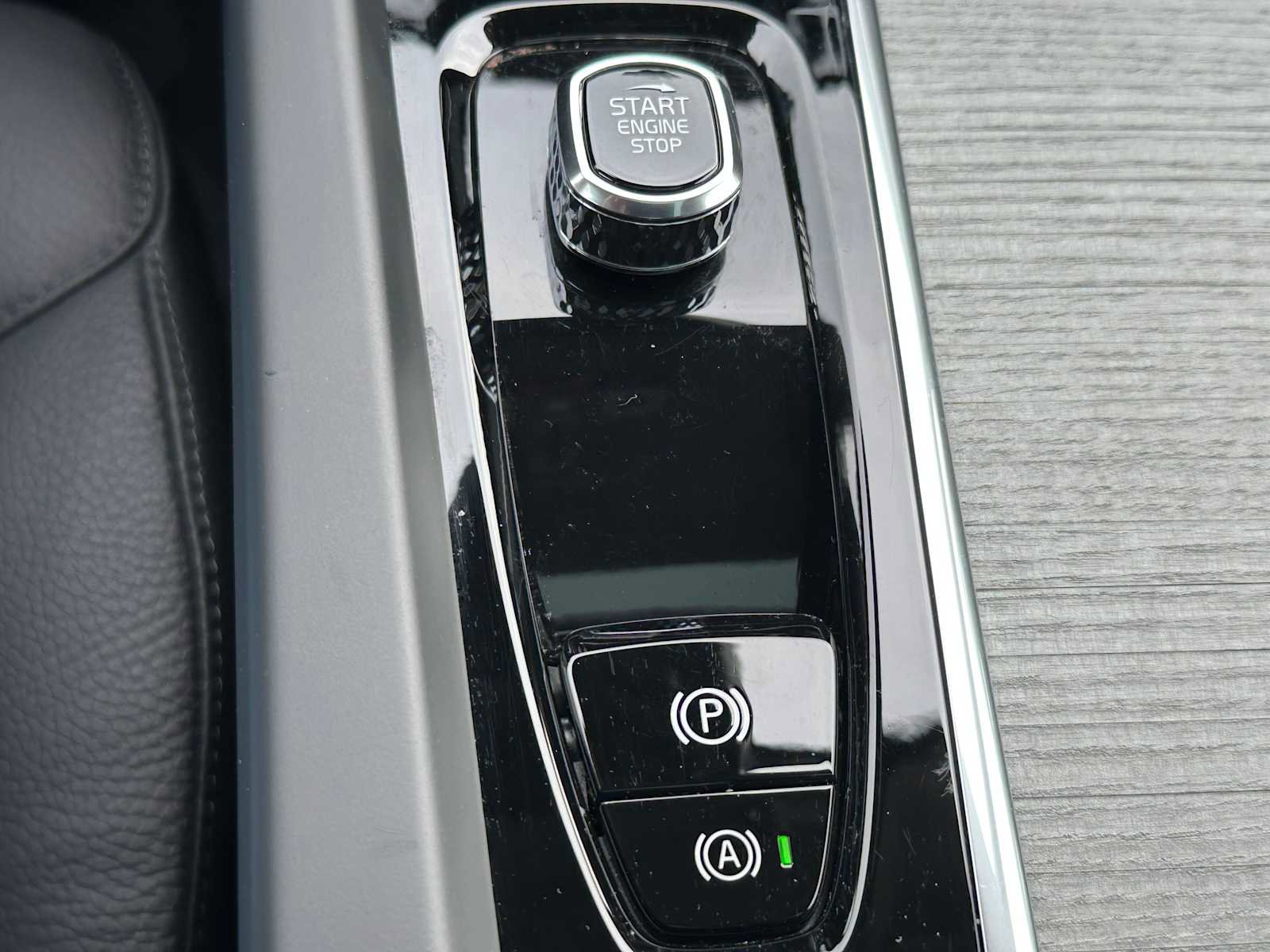 Used 2025 Volvo XC60 B5 Plus w/ Protection Package Premier image 31