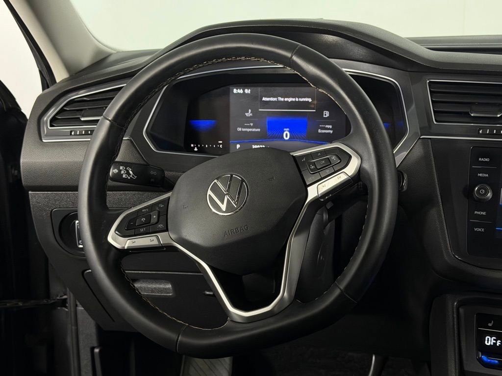 Used 2022 Volkswagen Tiguan SE image 16