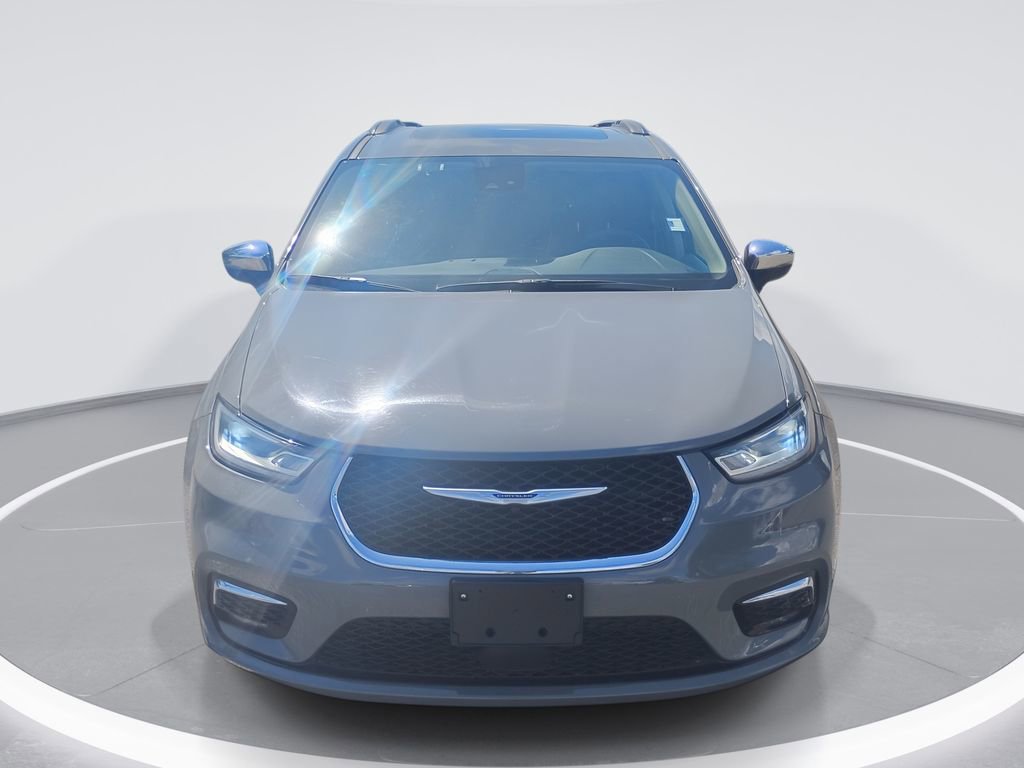 Used 2023 Chrysler Pacifica Limited FWD image 1