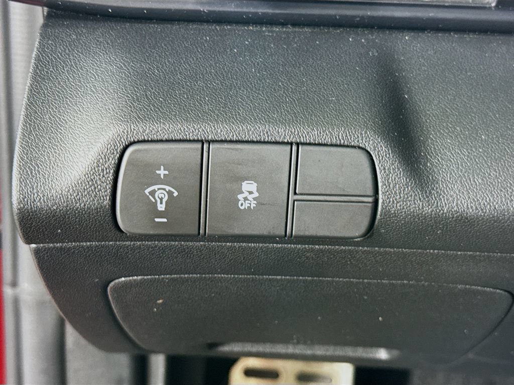 Certified 2025 Hyundai Elantra Sport FWD image 18