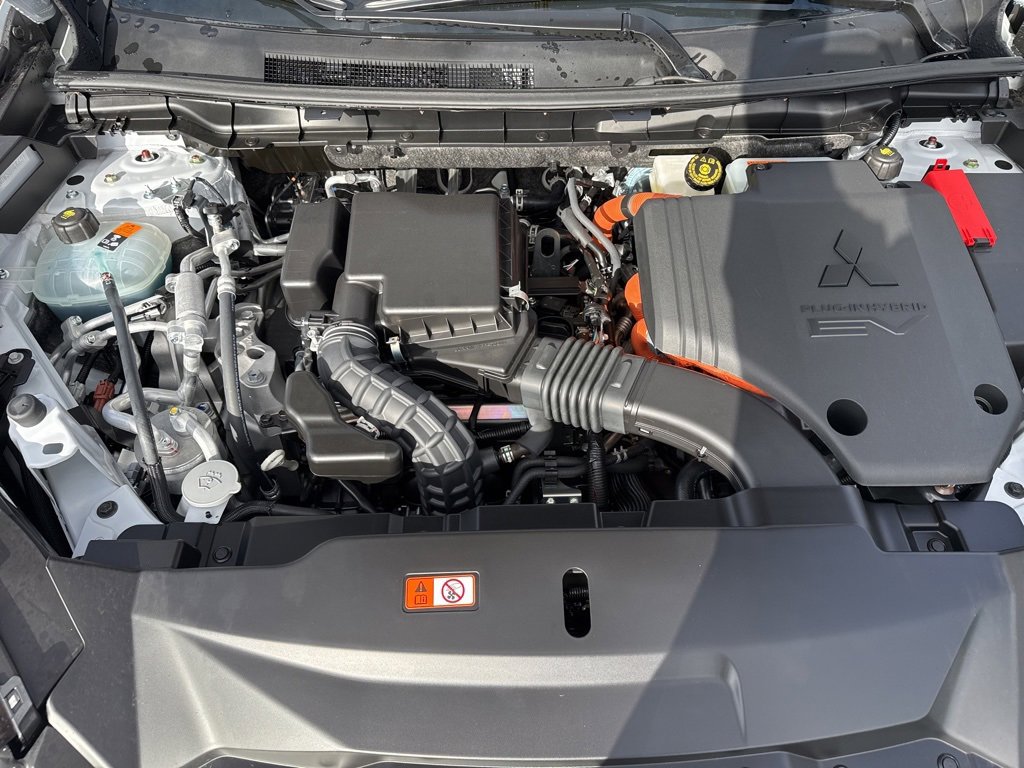 New 2025 Mitsubishi Outlander SE image 32