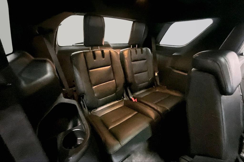 Used 2018 Ford Explorer XLT w/ XLT Appearance Package image 25