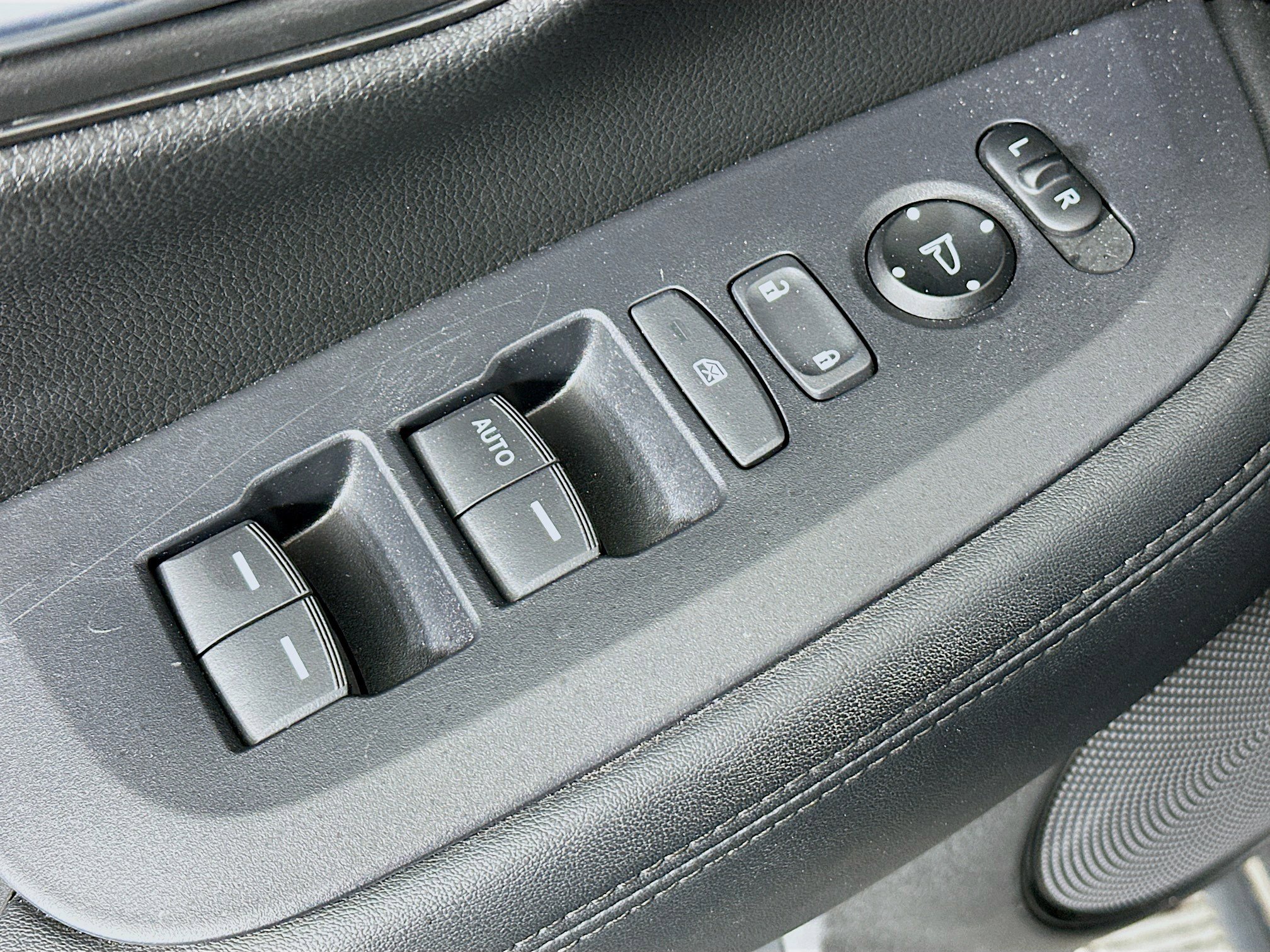 Used 2023 Honda HR-V LX image 15