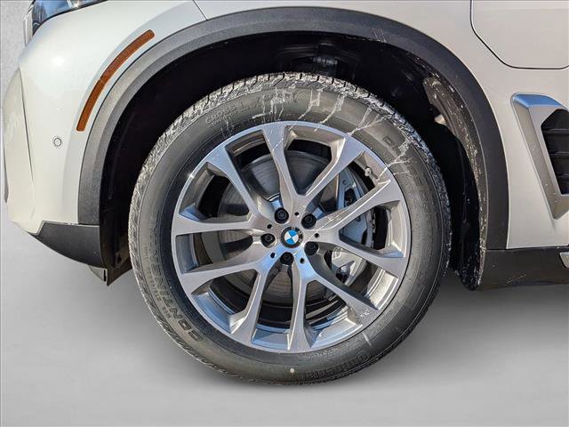 New 2026 BMW X5 xDrive50e image 9