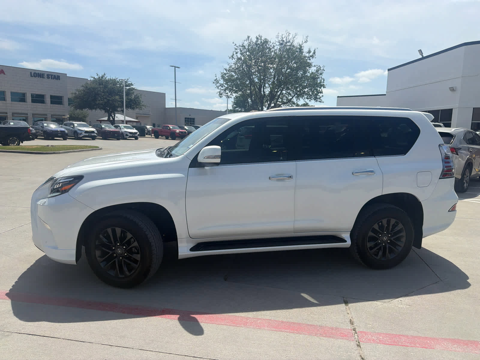 Used 2022 Lexus GX 460 Premium w/ Premium Plus Package AWD/4WD image 2