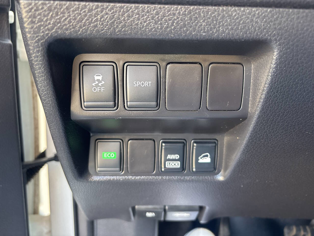 Used 2015 Nissan Rogue SV w/ SV Moonroof Package image 35