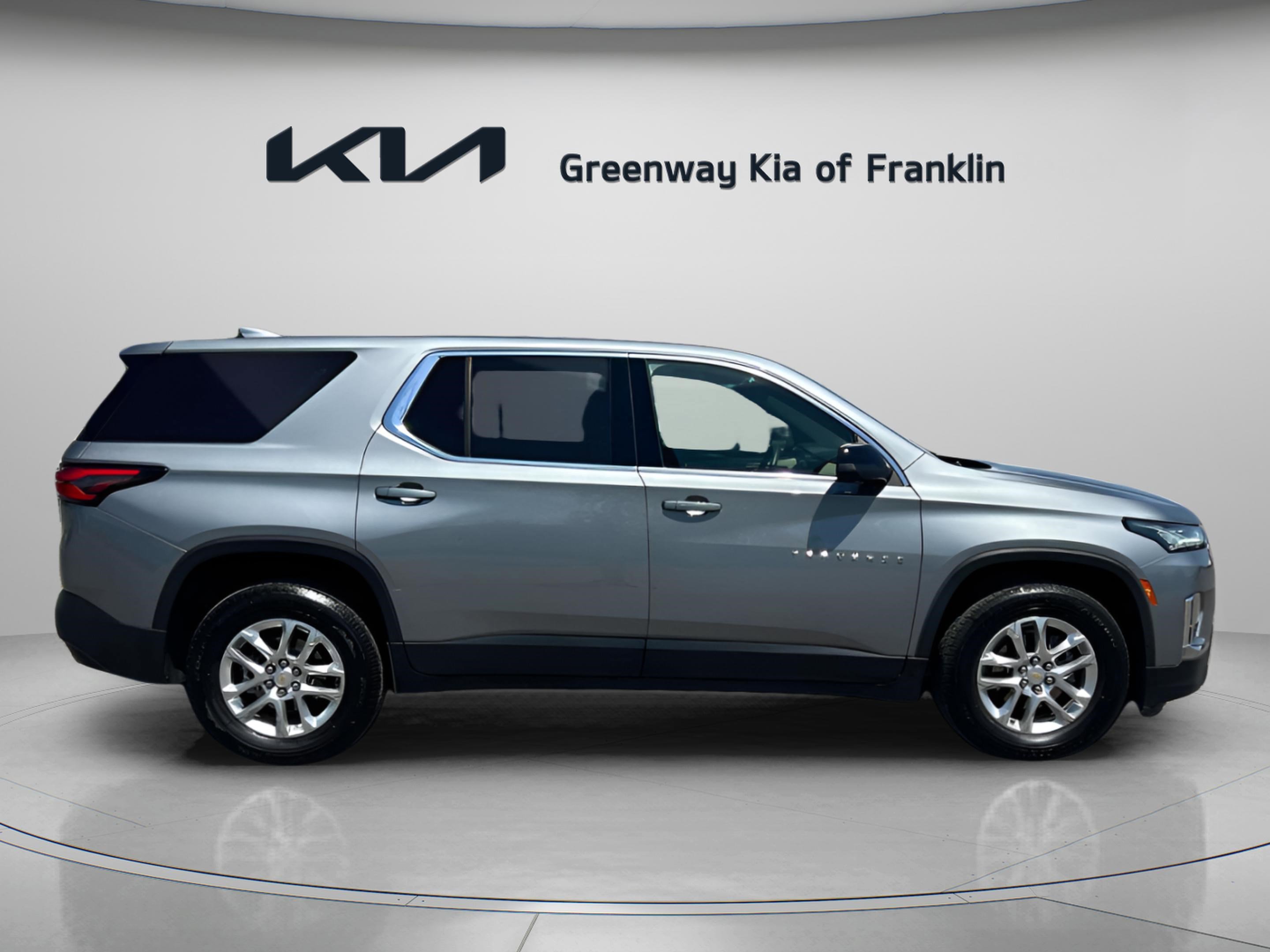 Used 2023 Chevrolet Traverse LS FWD image 9