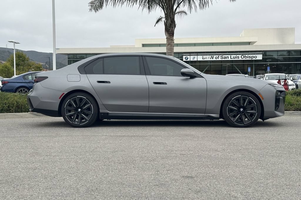 Used 2023 BMW i7 xDrive60 AWD/4WD image 2