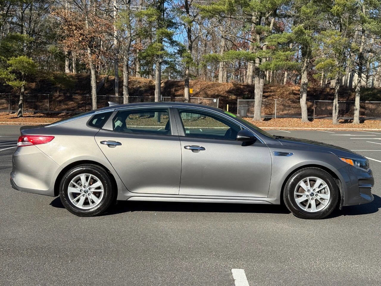 Used 2016 Kia Optima LX image 4