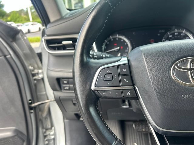 Used 2021 Toyota Highlander XLE AWD/4WD image 23