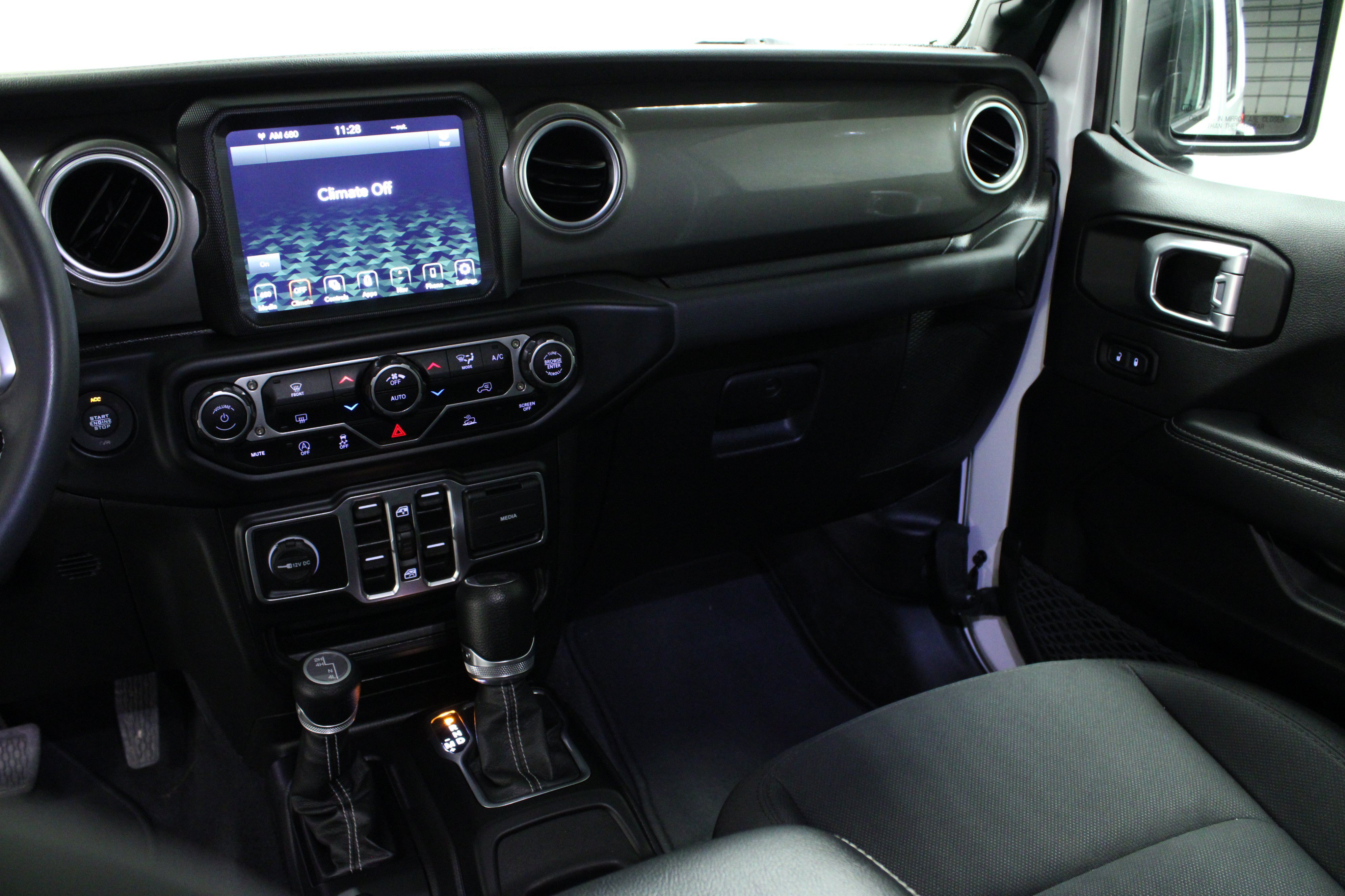 Used 2023 Jeep Wrangler Unlimited Sahara AWD/4WD image 19