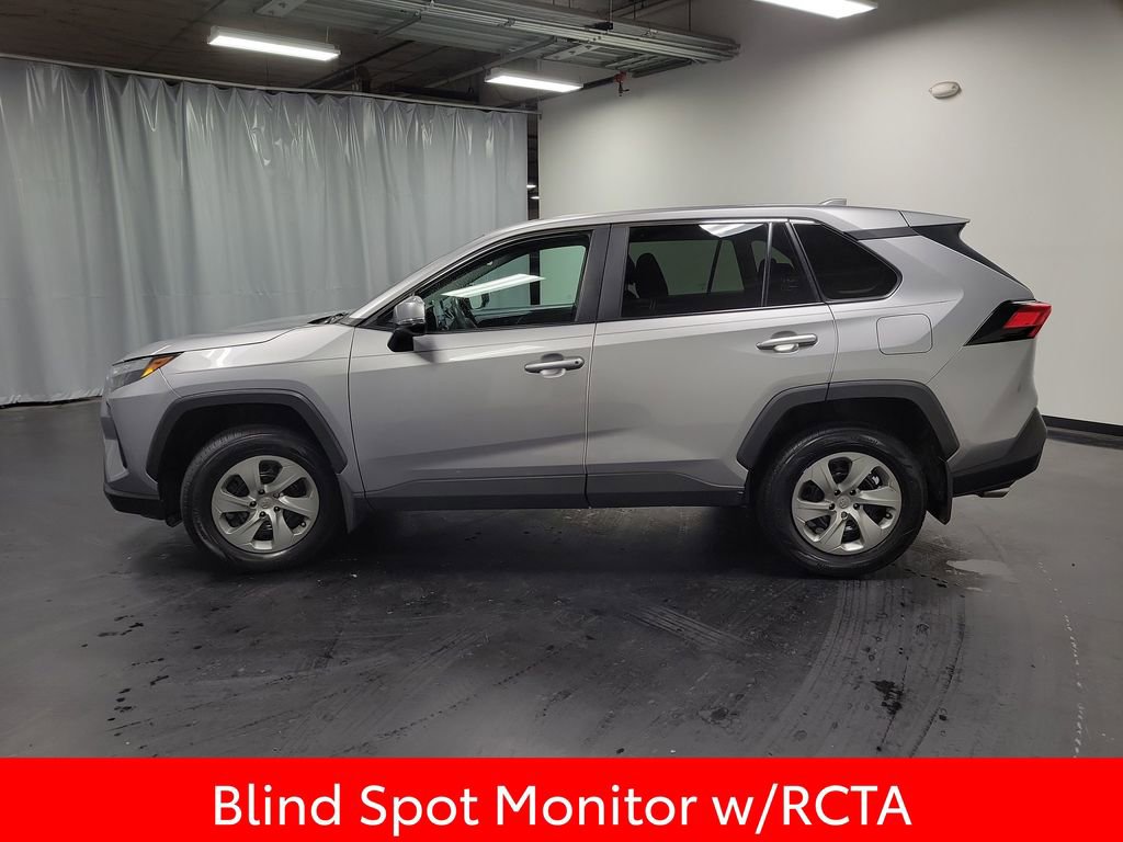 Used 2023 Toyota RAV4 LE AWD/4WD image 5