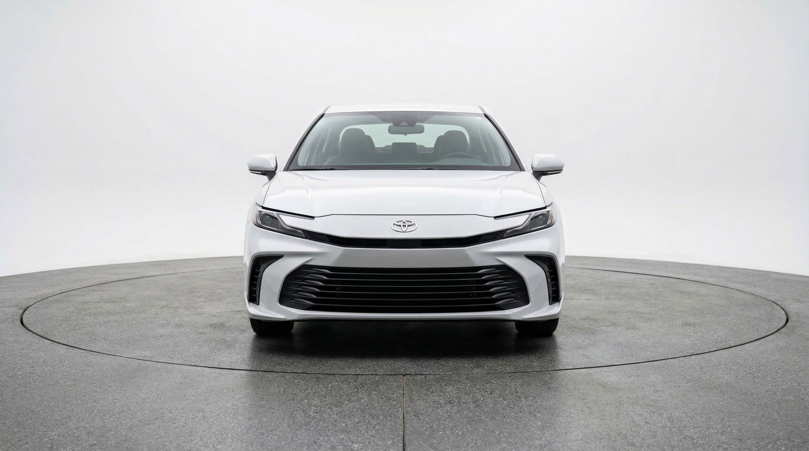 Used 2025 Toyota Camry LE image 2