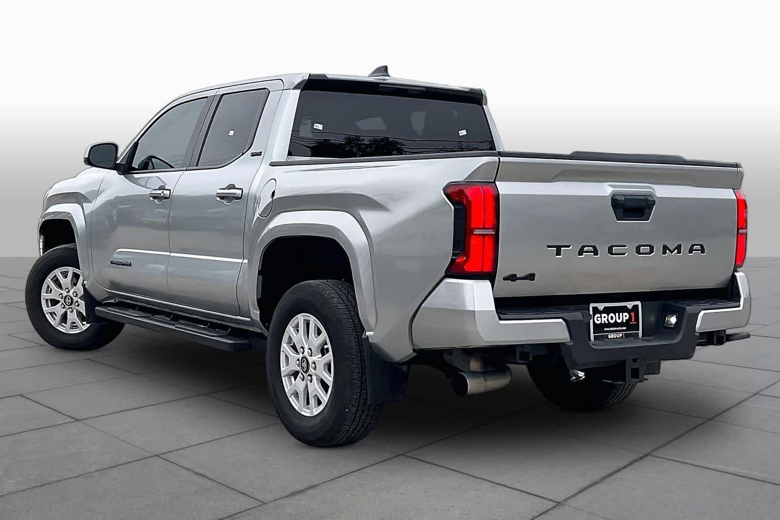 Used 2024 Toyota Tacoma SR5 AWD/4WD image 12