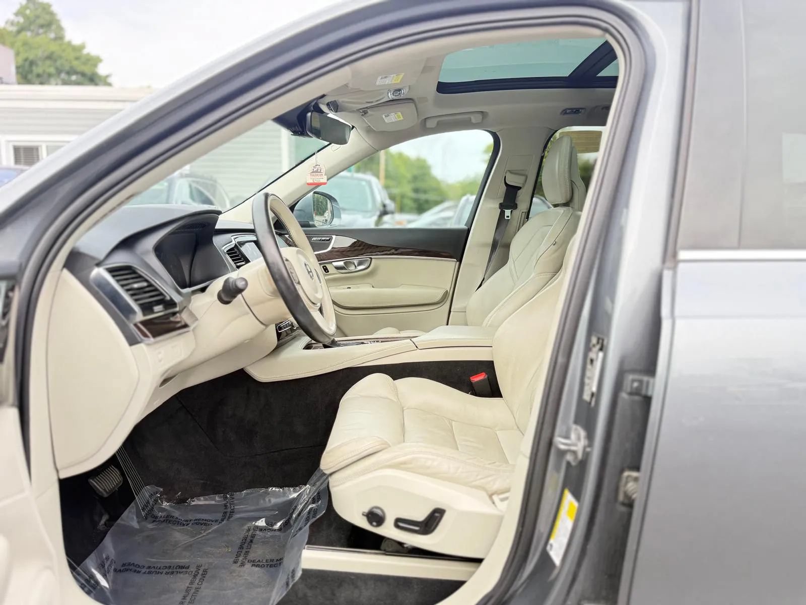 Used 2016 Volvo XC90 T6 Momentum AWD/4WD image 27