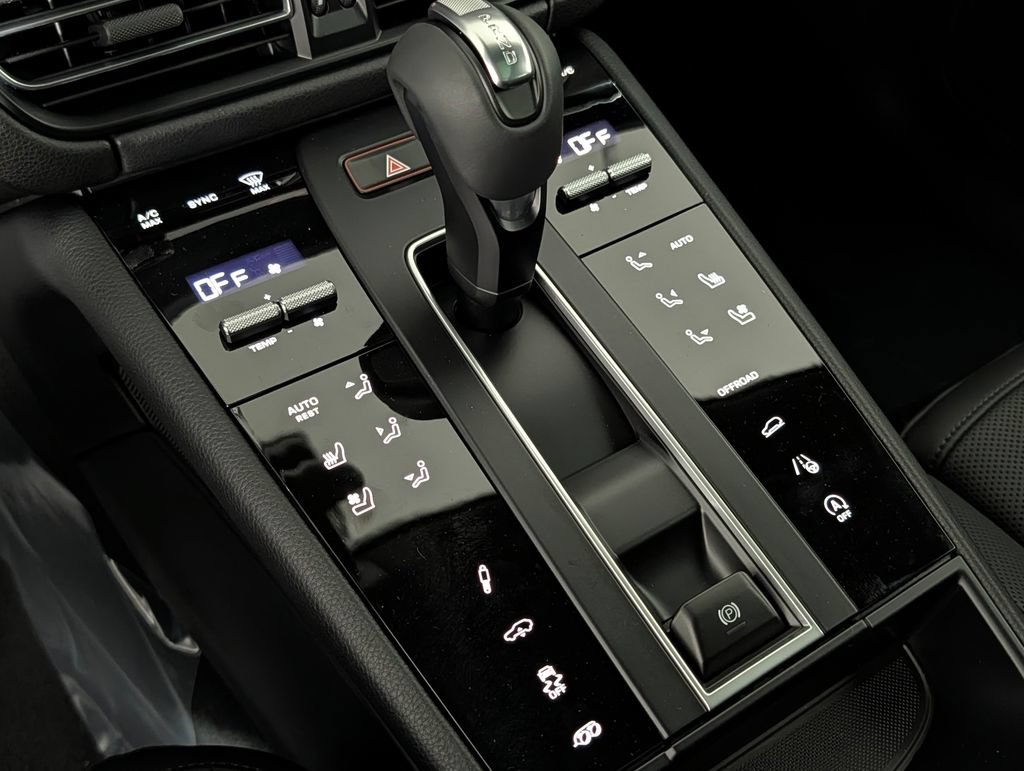 New 2026 Porsche Macan GTS AWD/4WD image 34