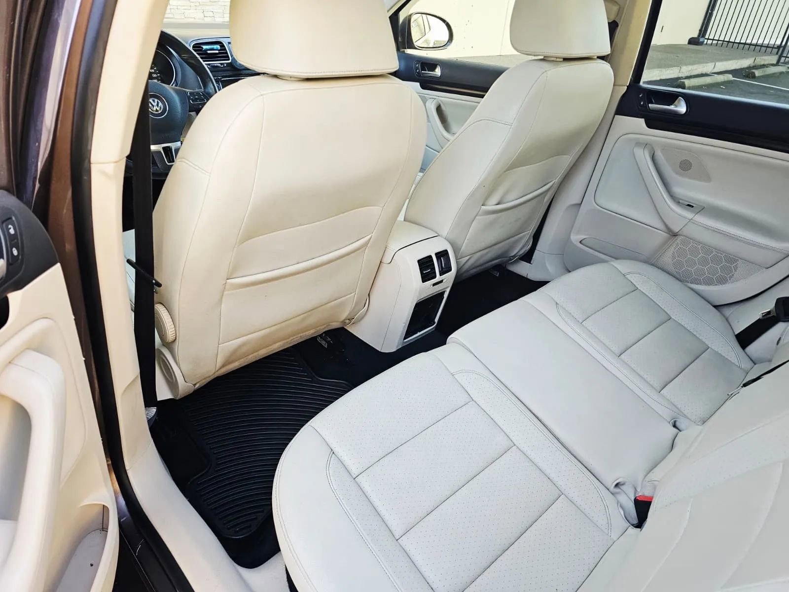 Used 2011 Volkswagen Jetta TDI image 10