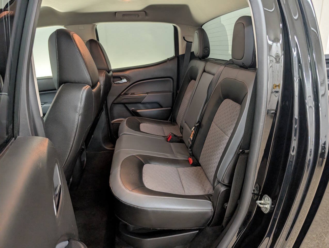 Used 2015 Chevrolet Colorado Z71 AWD/4WD image 14