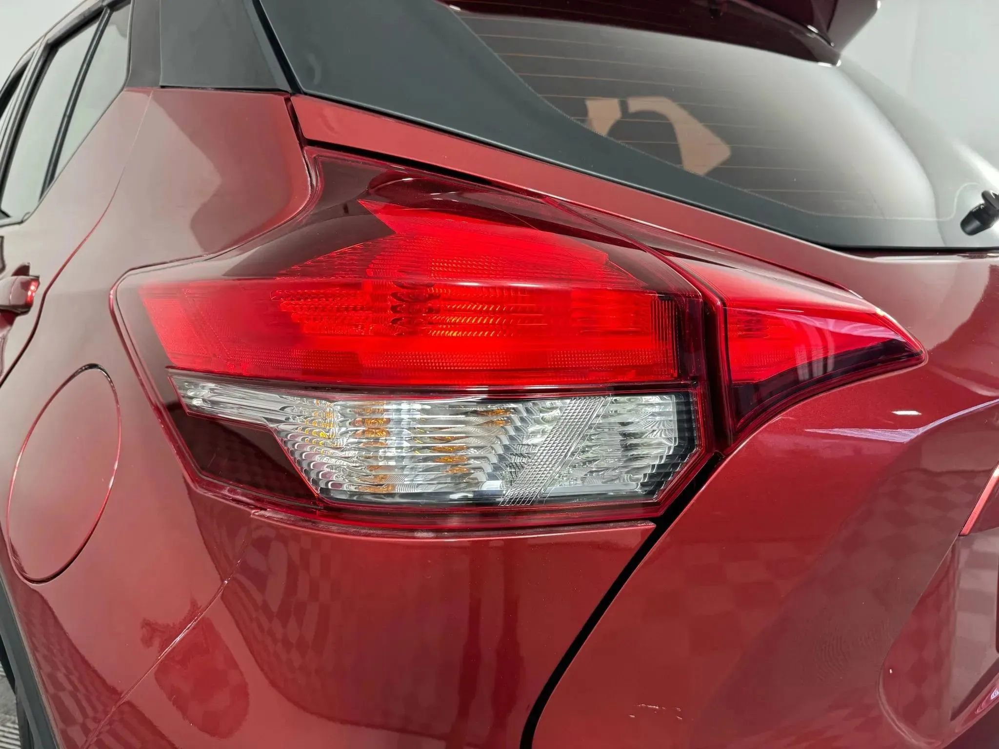 Used 2020 Nissan Kicks SR image 26