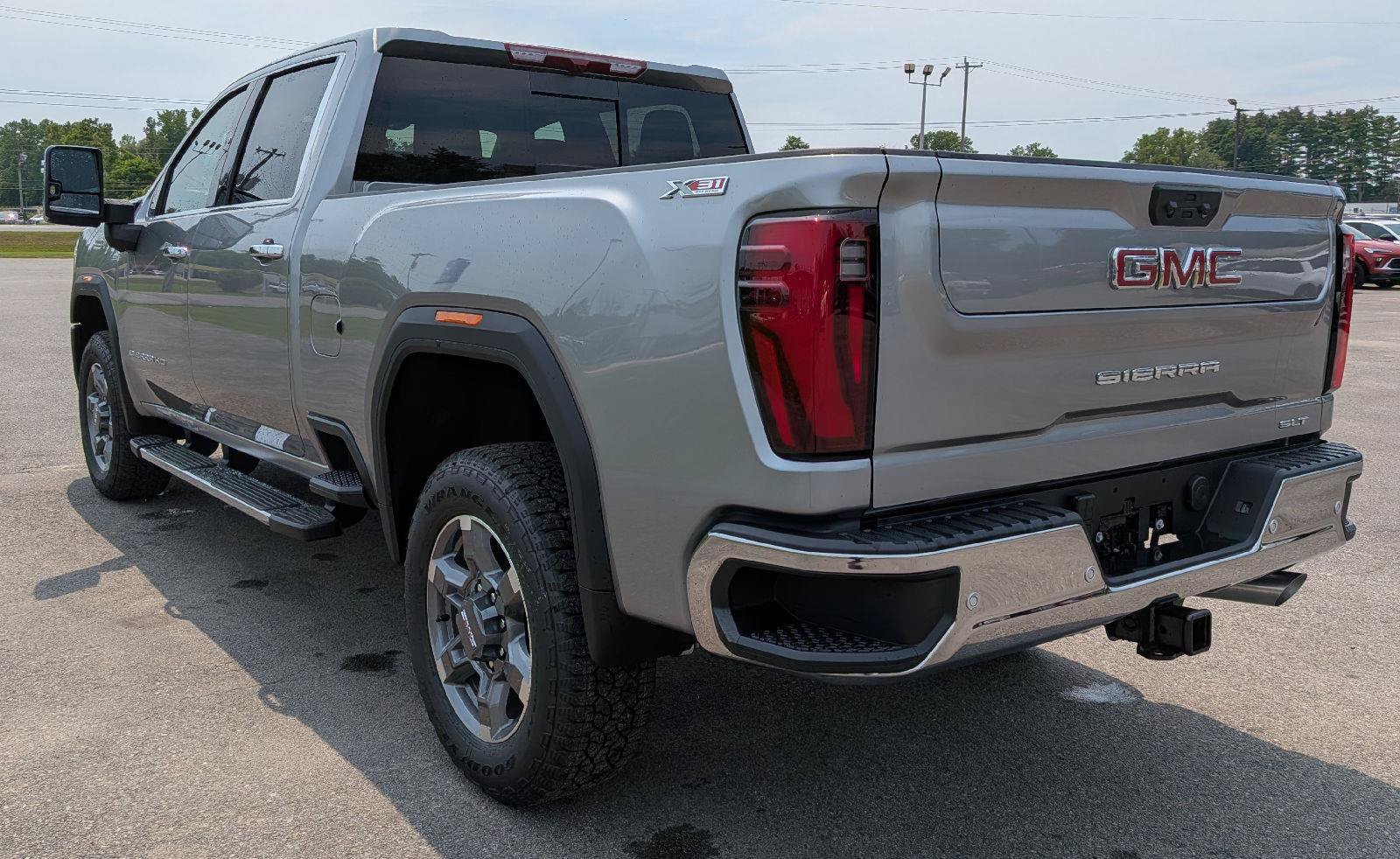 New 2026 GMC Sierra 2500 SLT w/ SLT Premium Package AWD/4WD image 8