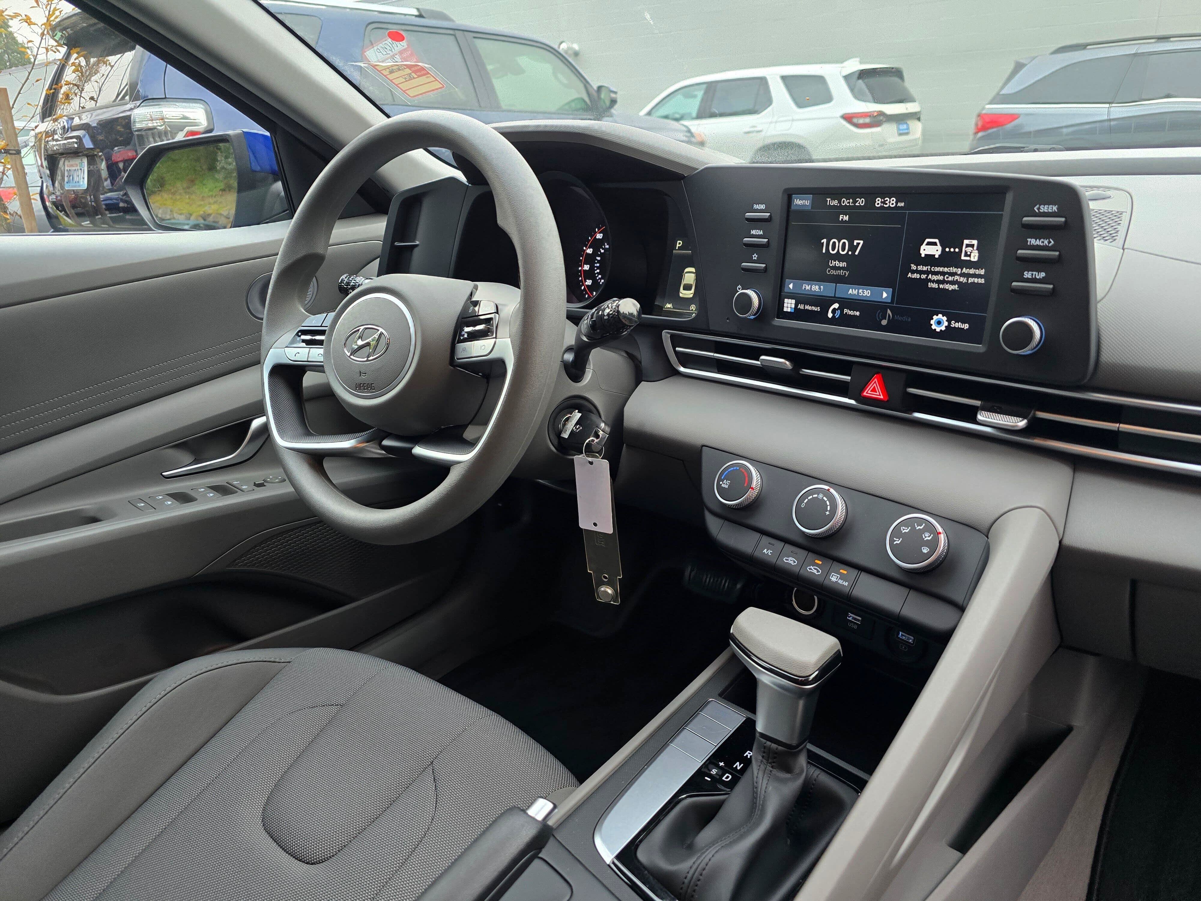 Used 2022 Hyundai Elantra SE FWD image 11