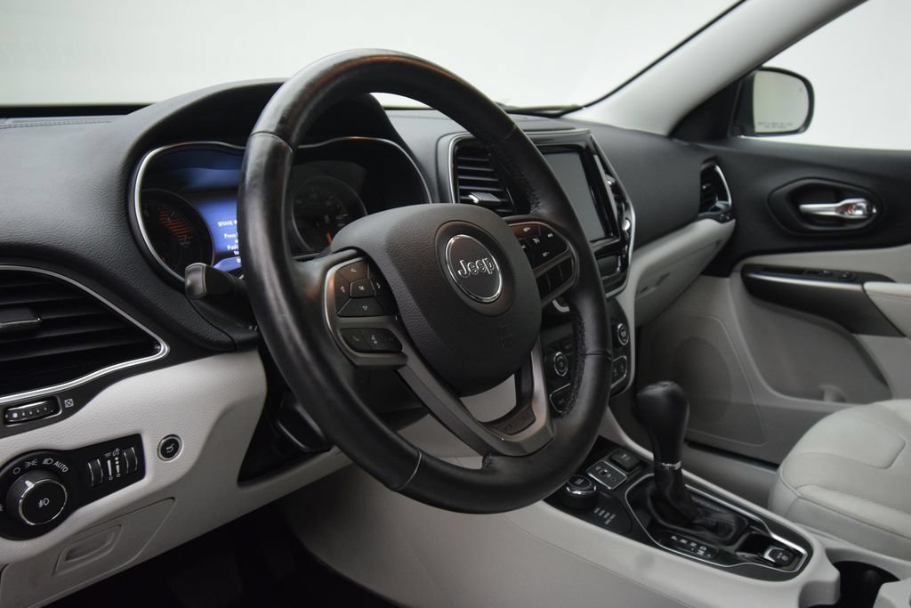 Used 2019 Jeep Cherokee Limited AWD/4WD image 13