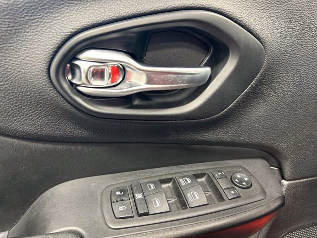 Used 2021 Jeep Cherokee Trailhawk AWD/4WD image 20