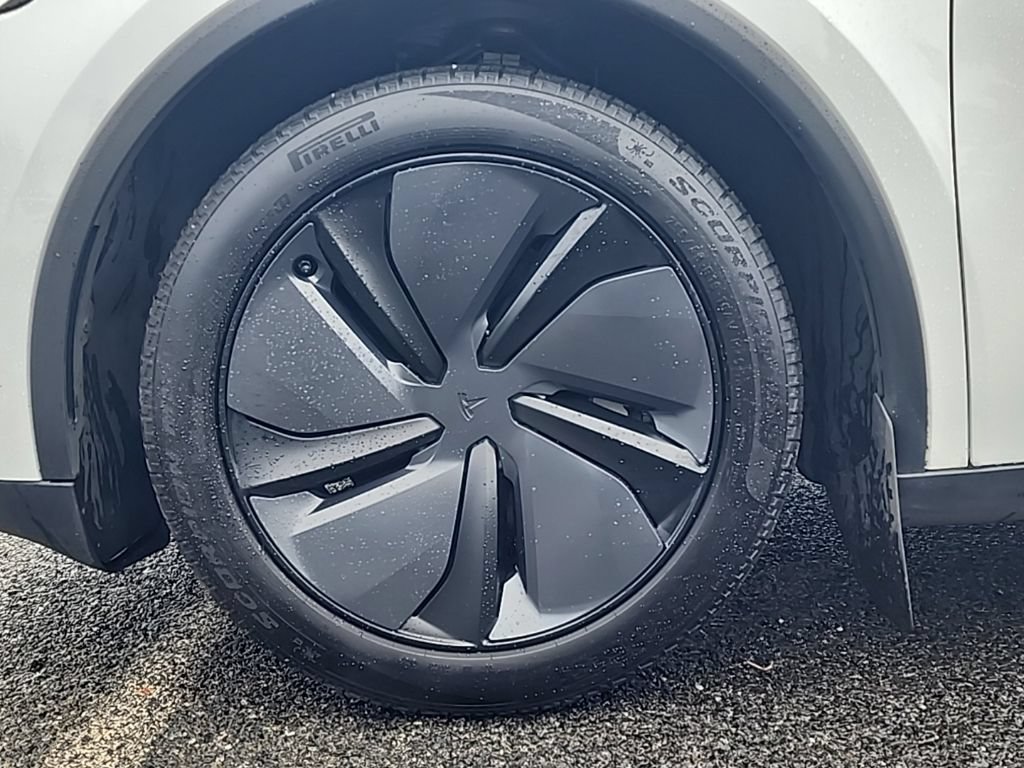 Used 2026 Tesla Model Y 2WD image 27