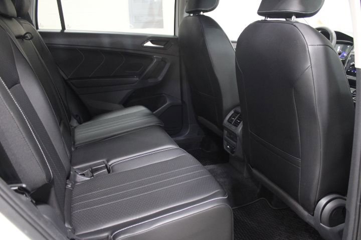 Used 2024 Volkswagen Tiguan Wolfsburg Edition image 25