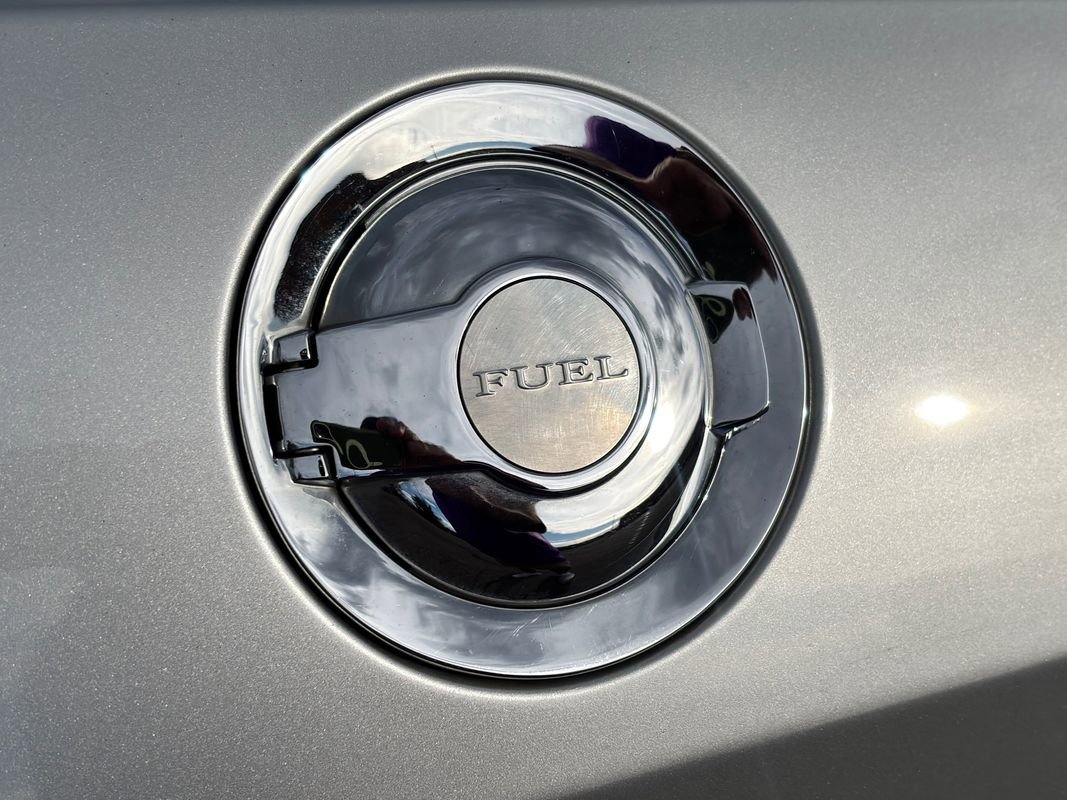 Used 2009 Dodge Challenger SRT8 w/ SRT Option Group II RWD image 10