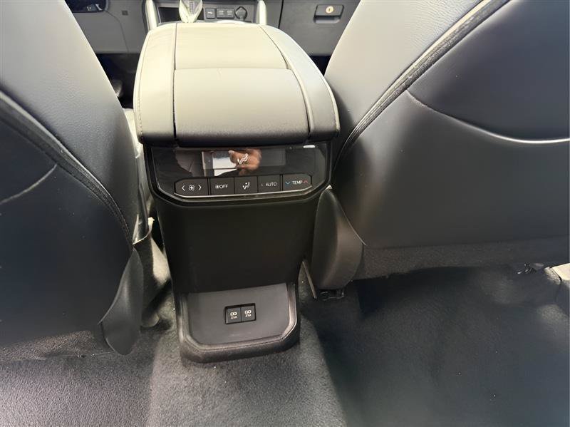 Used 2021 Toyota Highlander XLE FWD image 22