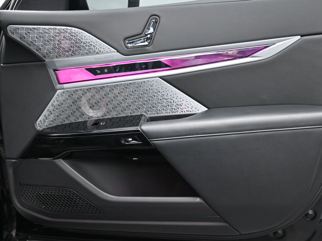 Used 2023 BMW i7 xDrive60 w/ Executive Package 2 image 27