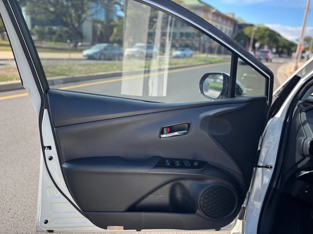 Used 2018 Toyota Prius Prime Plus FWD image 13