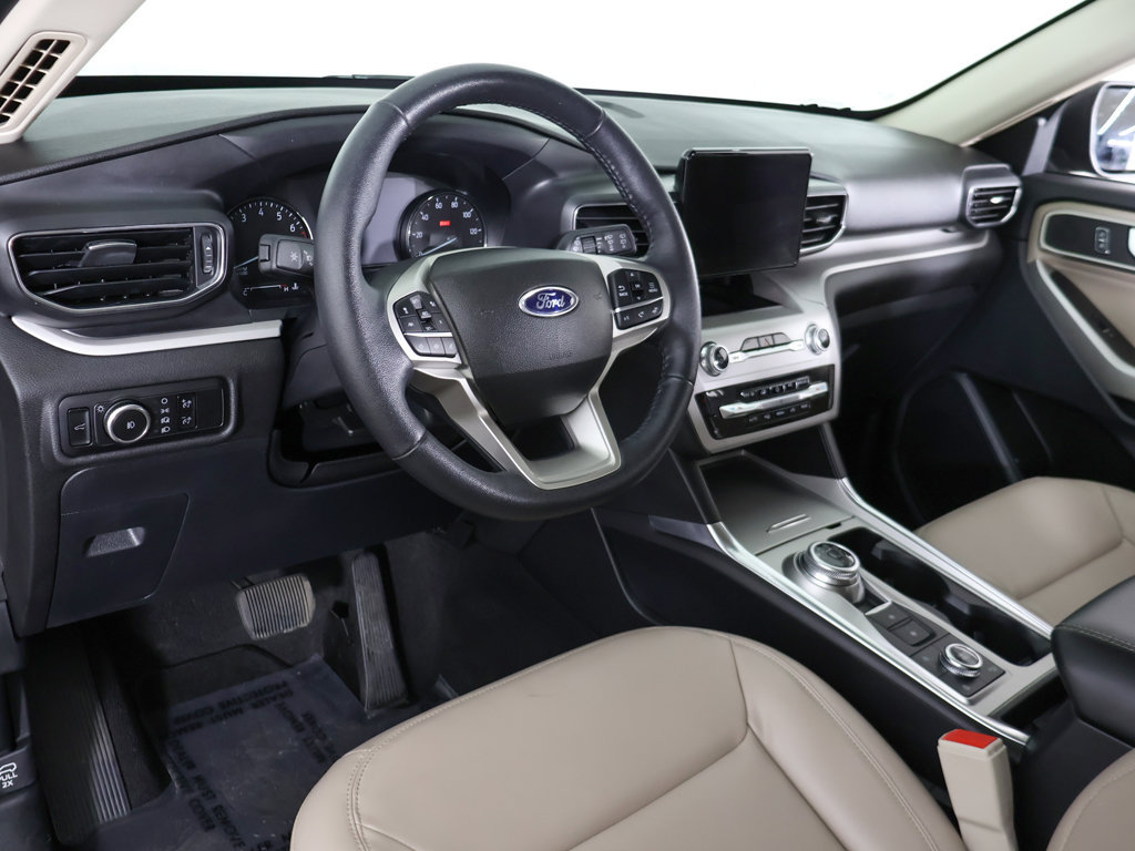 Used 2023 Ford Explorer XLT w/ Equipment Group 202A AWD/4WD image 28