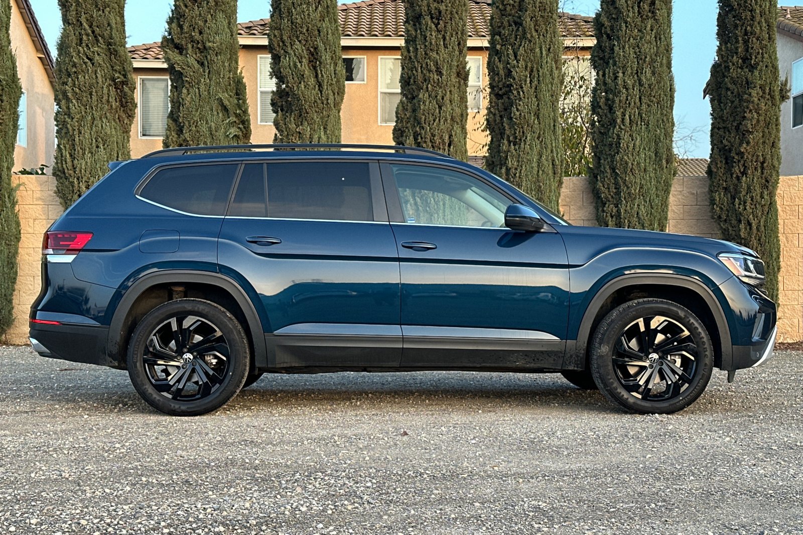 Certified 2022 Volkswagen Atlas SE image 3