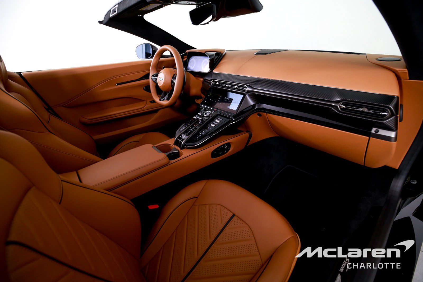 Used 2026 Aston Martin V8 Vantage S RWD image 21