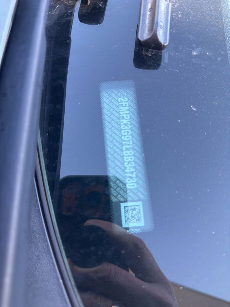 Used 2020 Ford Edge SE image 14