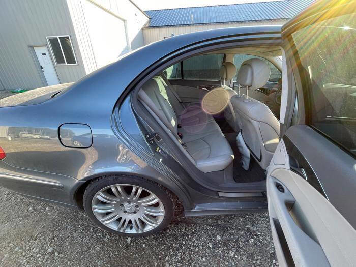 Used 2008 Mercedes-Benz E 350 Sedan image 26