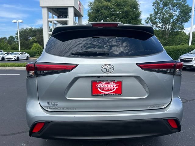 Used 2021 Toyota Highlander XLE AWD/4WD image 8