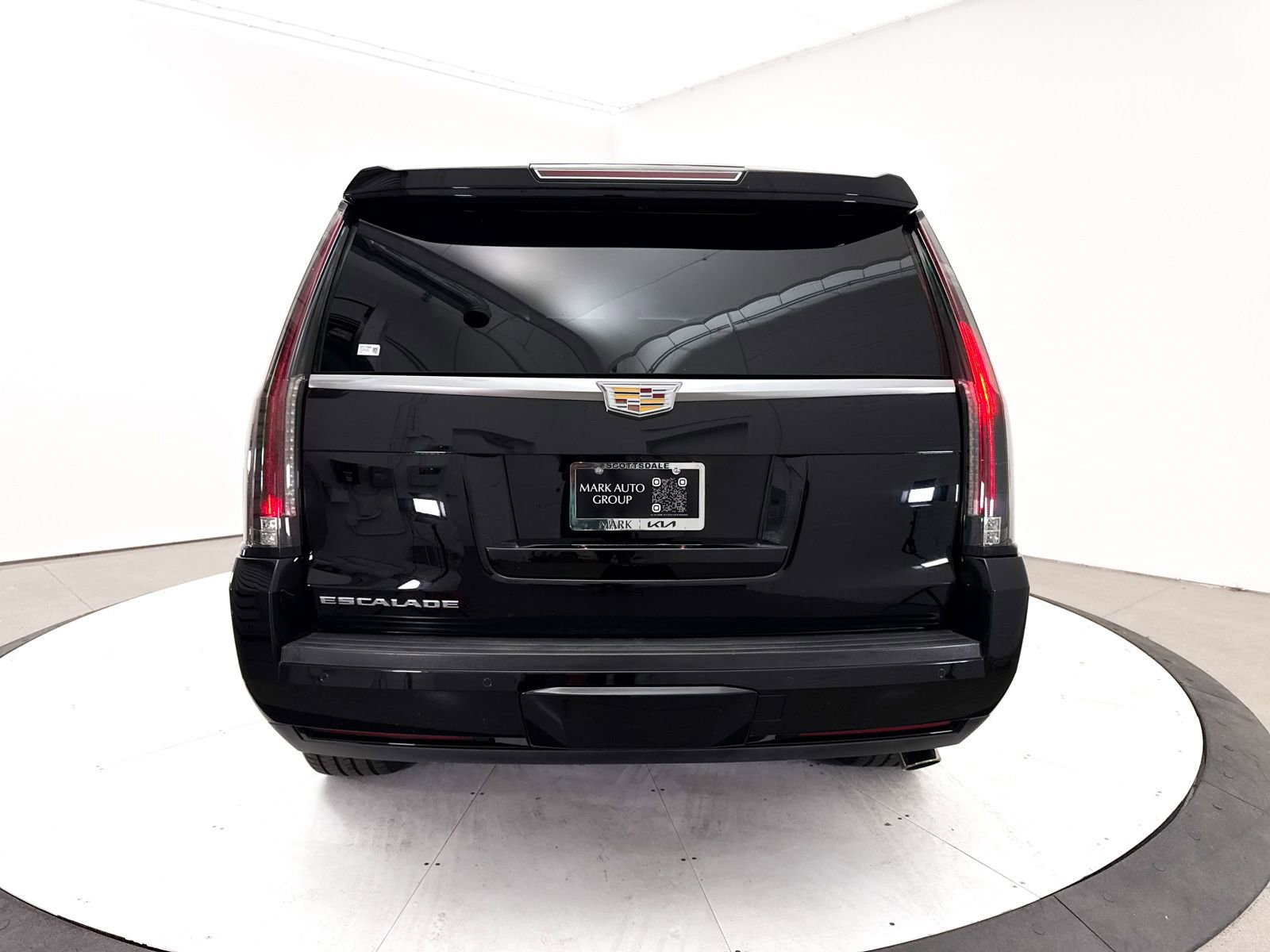 Used 2016 Cadillac Escalade Platinum AWD/4WD image 17