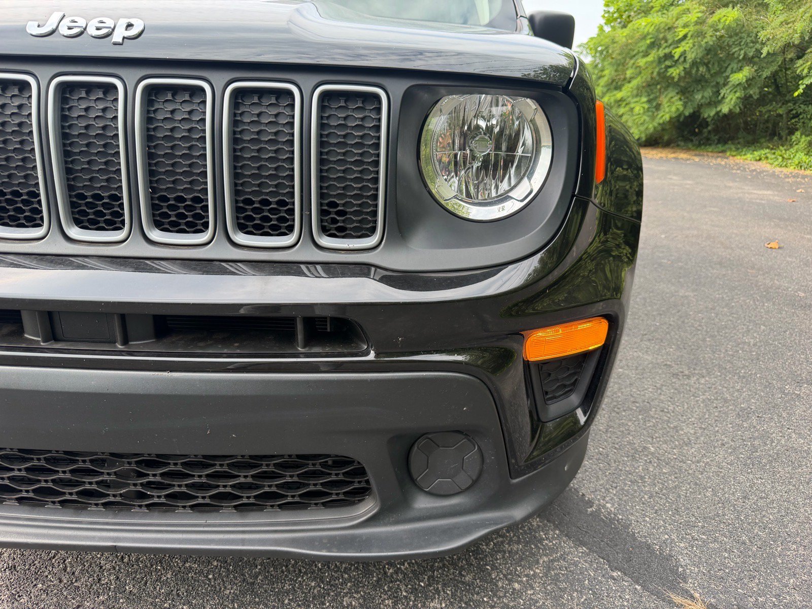 Used 2023 Jeep Renegade Latitude AWD/4WD image 7