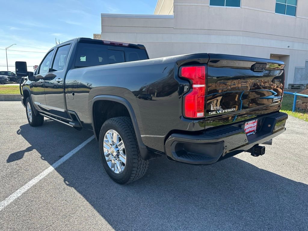 Used 2025 Chevrolet Silverado 2500 High Country w/ Technology Package image 3