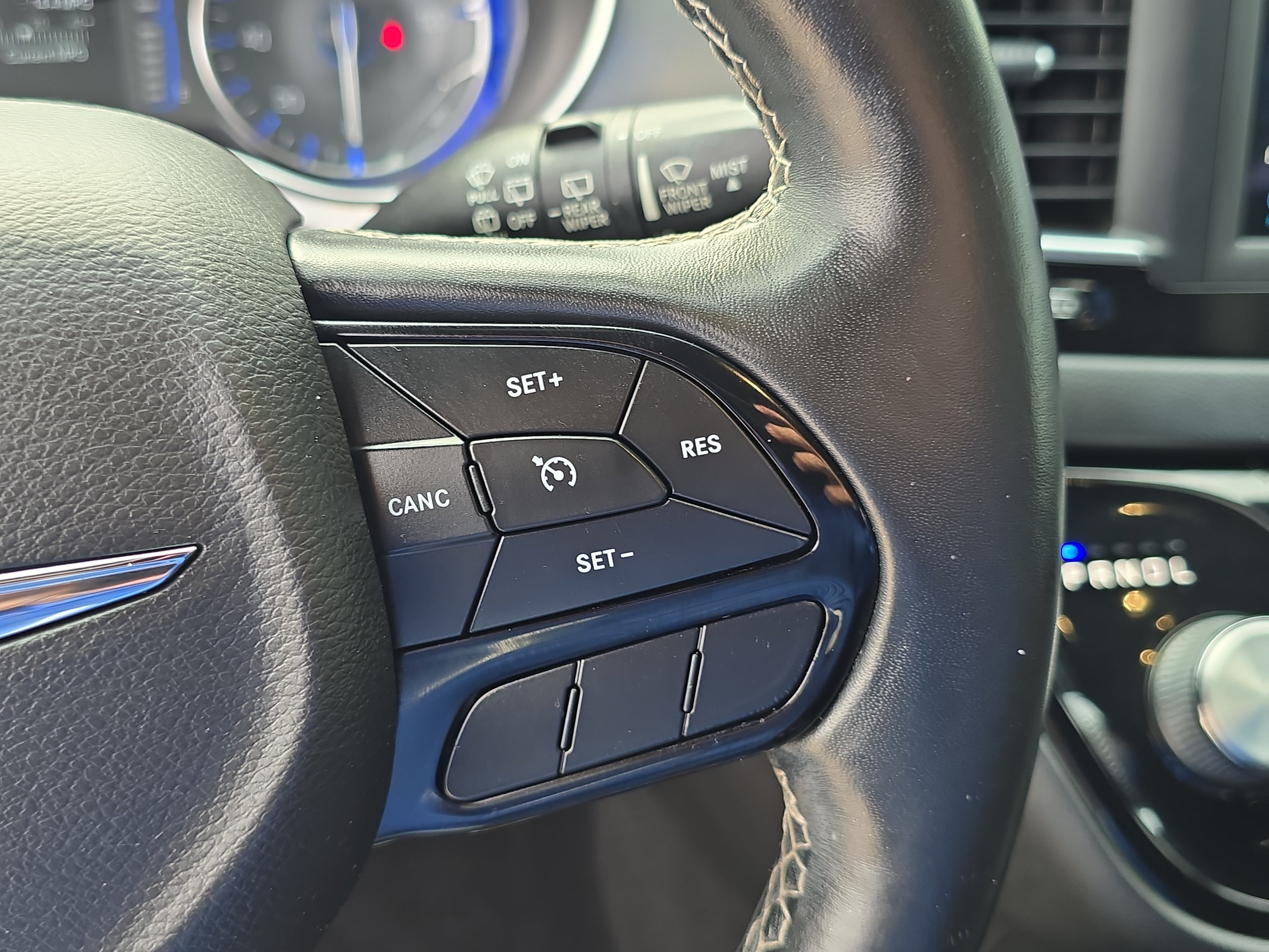Used 2019 Chrysler Pacifica Touring-L w/ S Appearance Package FWD image 33